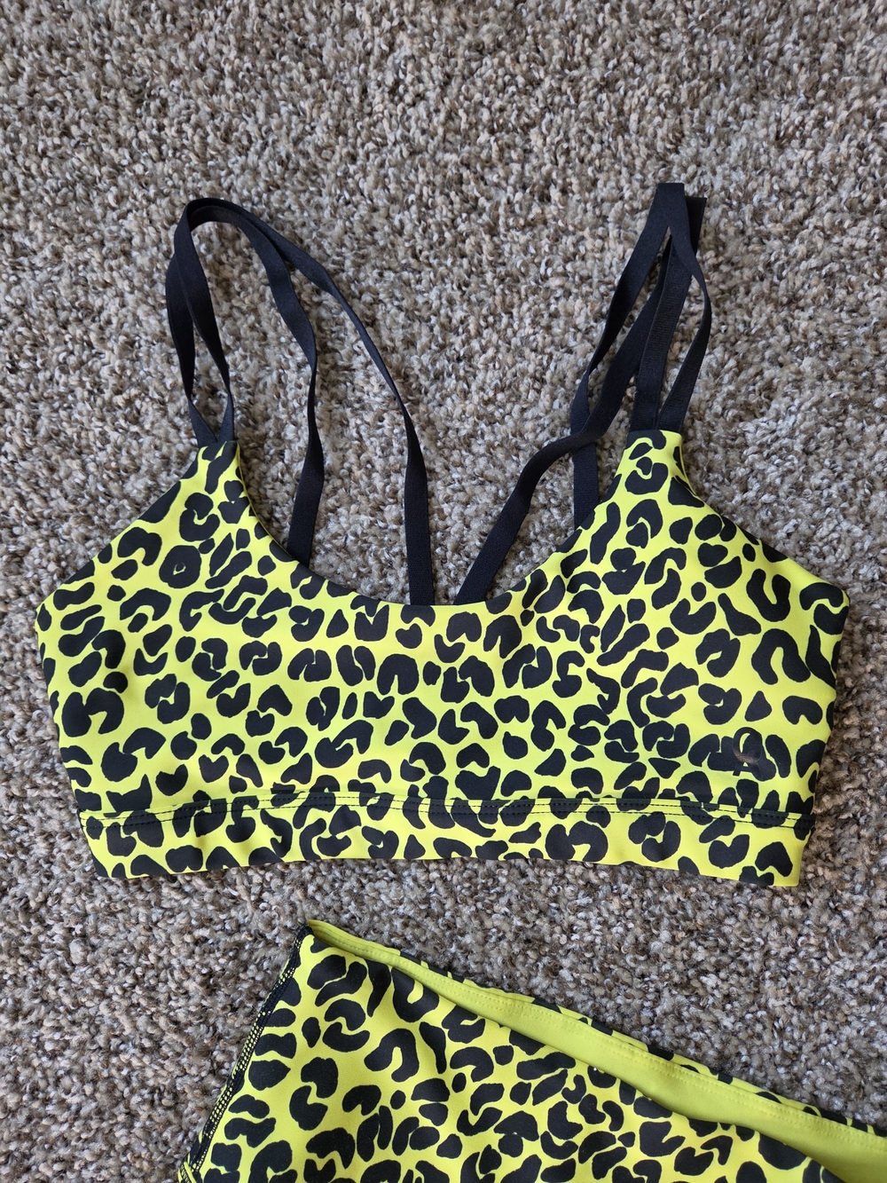 Good American Neon Leopard Workout Set - Picture 3 of 6